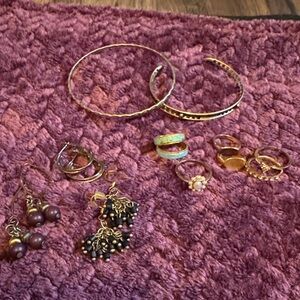 Elegant Gold and Brown Jewelry Set 7 Rings 3 earrings 2 bracelets